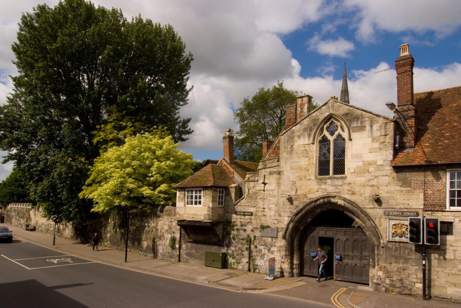 Chapter House Salisbury Exterior foto